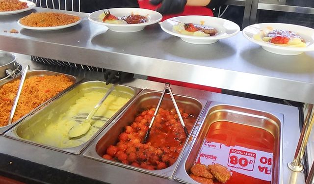 SDÜ’de “Askıda Yemek” Projesi Devam Ediyor