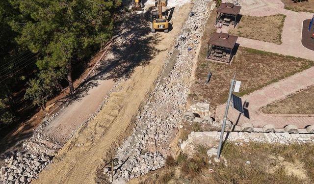 Bucak’ta park duvarı çöktü!