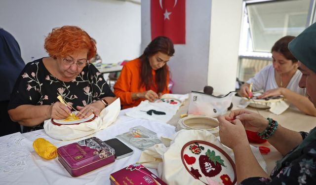 Antalya Büyükşehir Belediyesi ATASEM’de Kurslar Başladı