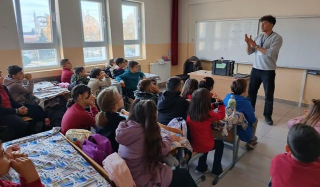 Akademisyenler Gelendost'ta Öğrencilerle Buluştu