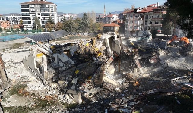 Isparta’da 6 Mart Spor Salonu yıkıldı