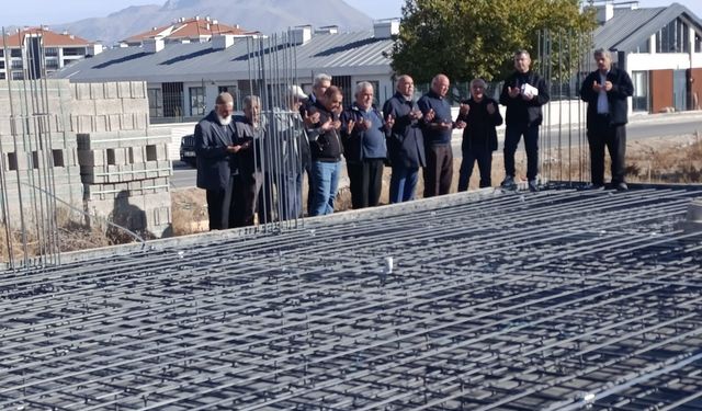 Fatih Sultan Camii, Mescit ve Taziye Evi’nin temeli dualarla atıldı