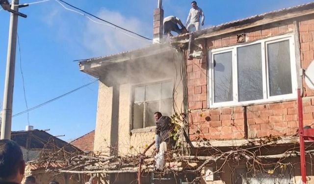 Şarkikaraağaç’ta Sobadan Çıkan Yangın Korkuttu