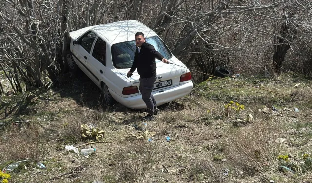 Isparta’da otomobil şarampole devrildi: Yaralanan olmadı