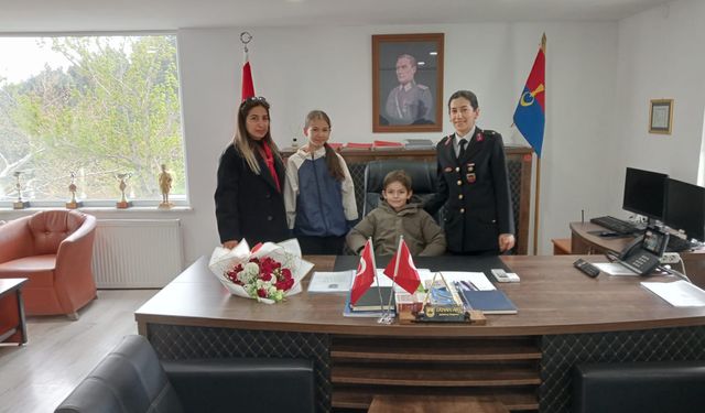 23 Nisan’da Öğrencilerden Jandarma Komutanlığına Anlamlı Ziyaret