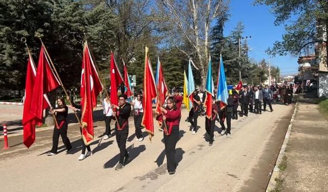 Gelendost’ta 23 Nisan Kutlama Programı Gerçekleştirildi