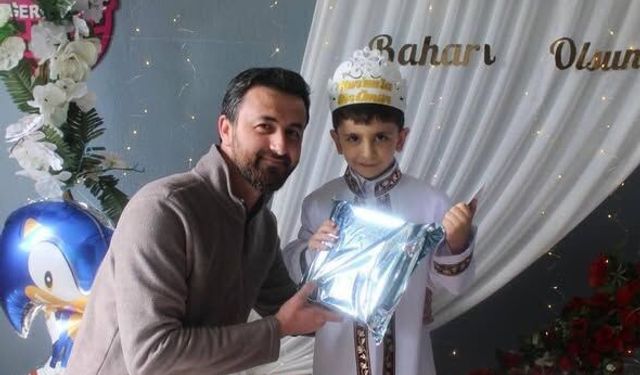Minik Öğrenciler İçin Kur’an’a Geçiş Töreni Düzenlendi