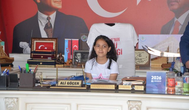 Şarkikaraağaç’ta Başkanlık Koltuğu Azra Melek’e Emanet