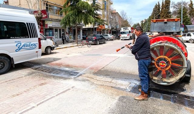 Yalvaç’ta Belediye Ekiplerinden İlaçlama Seferberliği