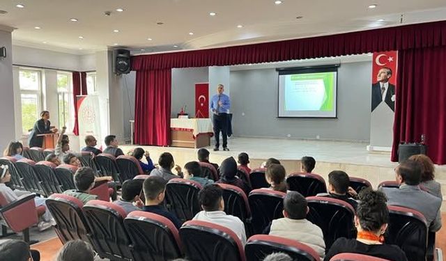 YALFEST Kapsamında “Yaratıcı Etkinliklerle Matematik Öğretimi” Semineri Düzenlendi
