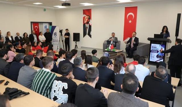Bakan Yardımcısı Eminoğlu ISUBÜ'de Gençlerle Buluştu