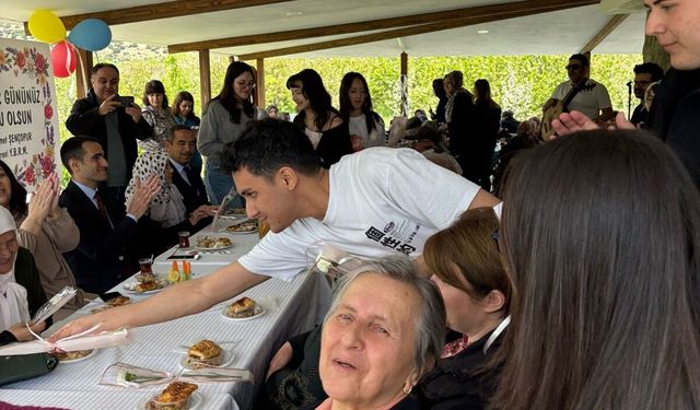 “Gençlikten Büyük Vefa: Huzurevi Anneleri Unutulmadı”