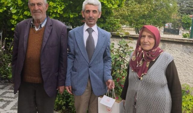 Şarkikaraağaç'ta Şehit Ailesi Ve Gaziye Kurban Bayramı Ziyareti