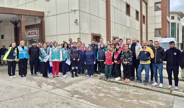 Şarkikaraağaç Devlet Hastanesi’nde Afet Tatbikatı Gerçekleştirildi