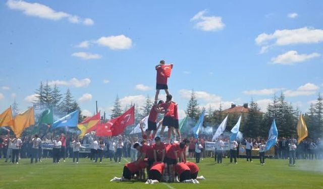 Şarkikaraağaç’ta 19 Mayıs Coşku İle Kutlandı