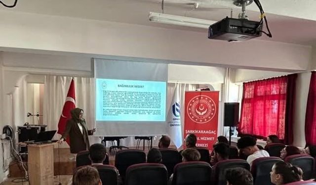 Şarkikaraağaç’ta Üniversite Öğrencilerine Bilinçli Medya Kullanımı Eğitimi