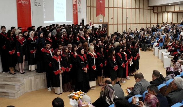 SDÜ Hemşirelik Bölümü’nde Mezuniyet ve Yemin Coşkusu
