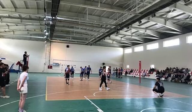 Üniversiteler Arası Voleybol Turnuvası Tamamlandı