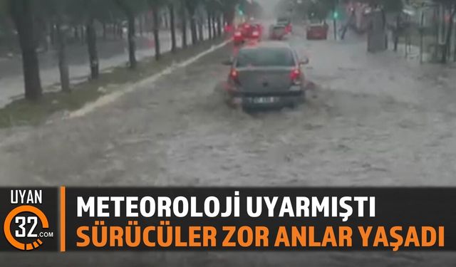 Isparta'da Sağanak Yağış Etkili Oldu: Gölcük Yolu Göle Döndü