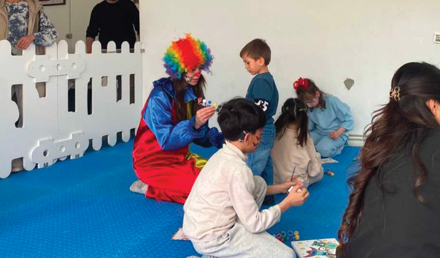 SDÜ’lü Öğrencilerden Özel Çocuklara Kucak Dolusu Destek