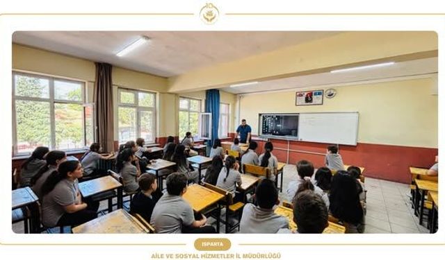 Yalvaç’ta Ortaokul Öğrencilerine"Bilinçli Medya Okuryazarlığı" Semineri