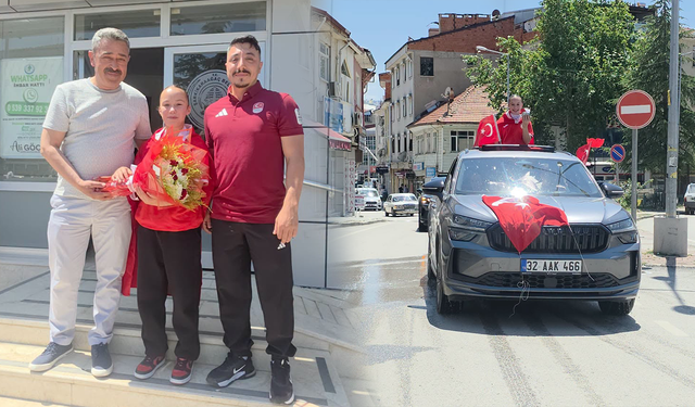 Dünya İkincisi Asel Şenel Memleketinde Coşkuyla Karşılandı