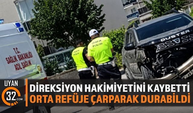 Direksiyon Hakimiyetini Kaybeden Sürücü Refüje Çarptı