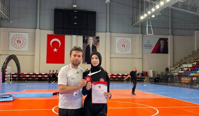 Ispartalı Kick Boksçulardan Türkiye Üçüncülüğü