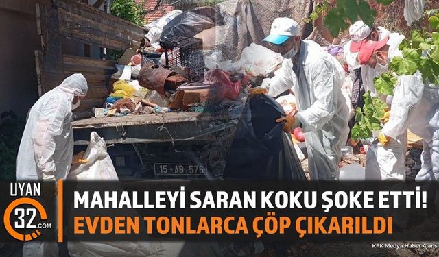 Mahalleyi saran koku şoke etti!Evden tonlarca çöp çıkarıldı