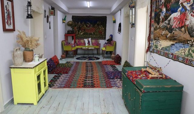 Isparta'da Çöpe Gidecek Eşyalardan Nostaljik Köy Evi Oluşturdu