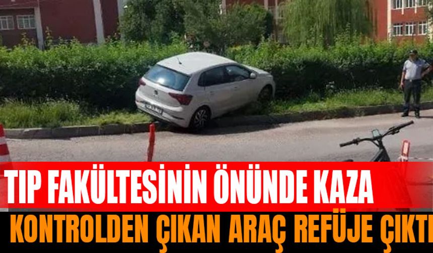 Kontrolden Çıkan Araç Refüje Çıktı