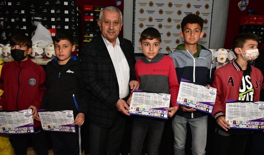 Afyonkarahisar’da Amatör Spor Kulüplerine Malzeme Desteği