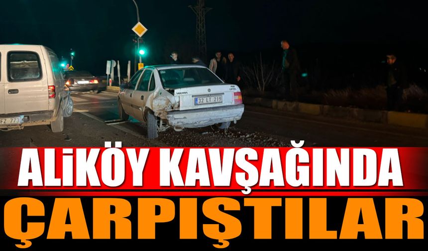 Isparta Aliköy Kavşağında Çarpıştılar