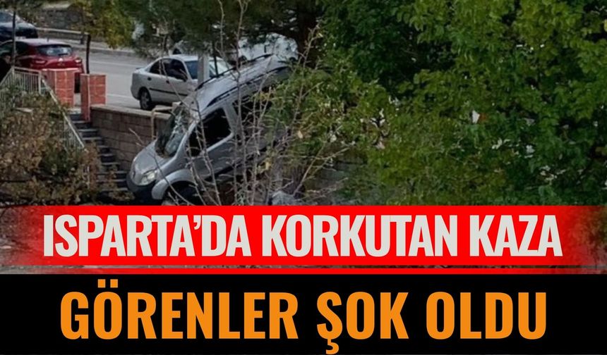 Isparta'da Kontrolden Çıkan Araç Site Bahçesine Uçtu