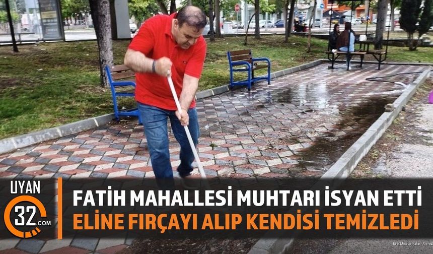 Fatih Mahallesi Muhtarı İsyan Etti Eline Fırçayı Alıp Kendisi Temizledi