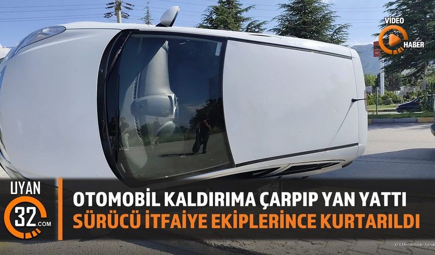 Otomobil kaldırıma çarpıp yan yattı Sürücü itfaiye ekiplerince kurtarıldı