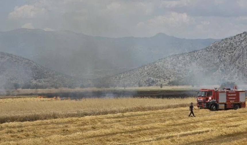 Hasat Sezonunda Korkutan Yangın! Başkan Peş Peşe Uyardı