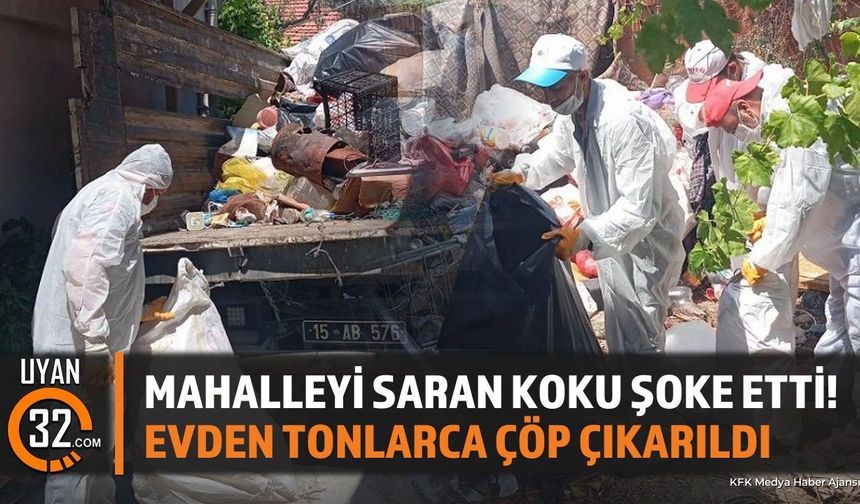 Mahalleyi saran koku şoke etti!Evden tonlarca çöp çıkarıldı