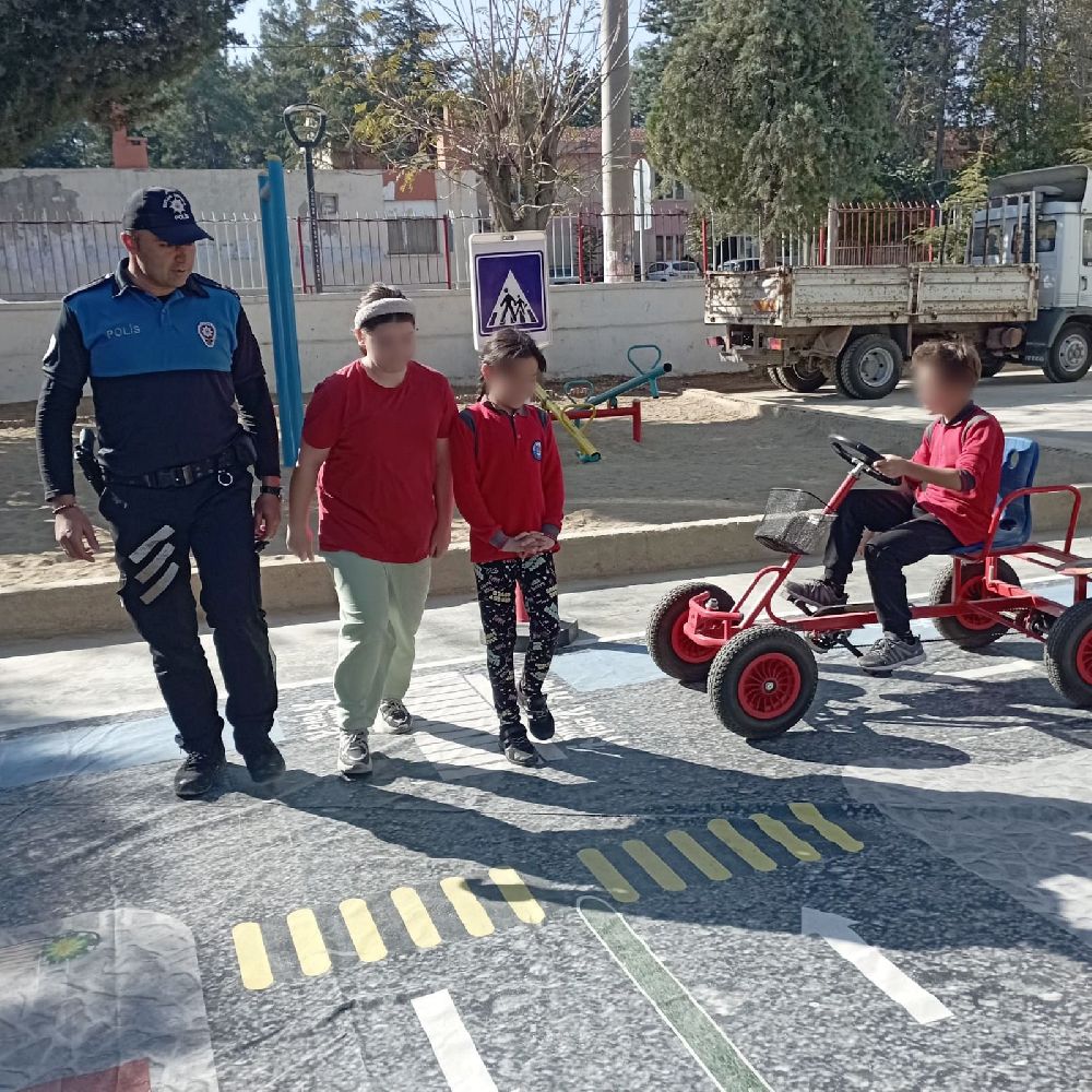 Burdur Da 392 Ogrenciye Uygulamali Trafik Egitimi 4