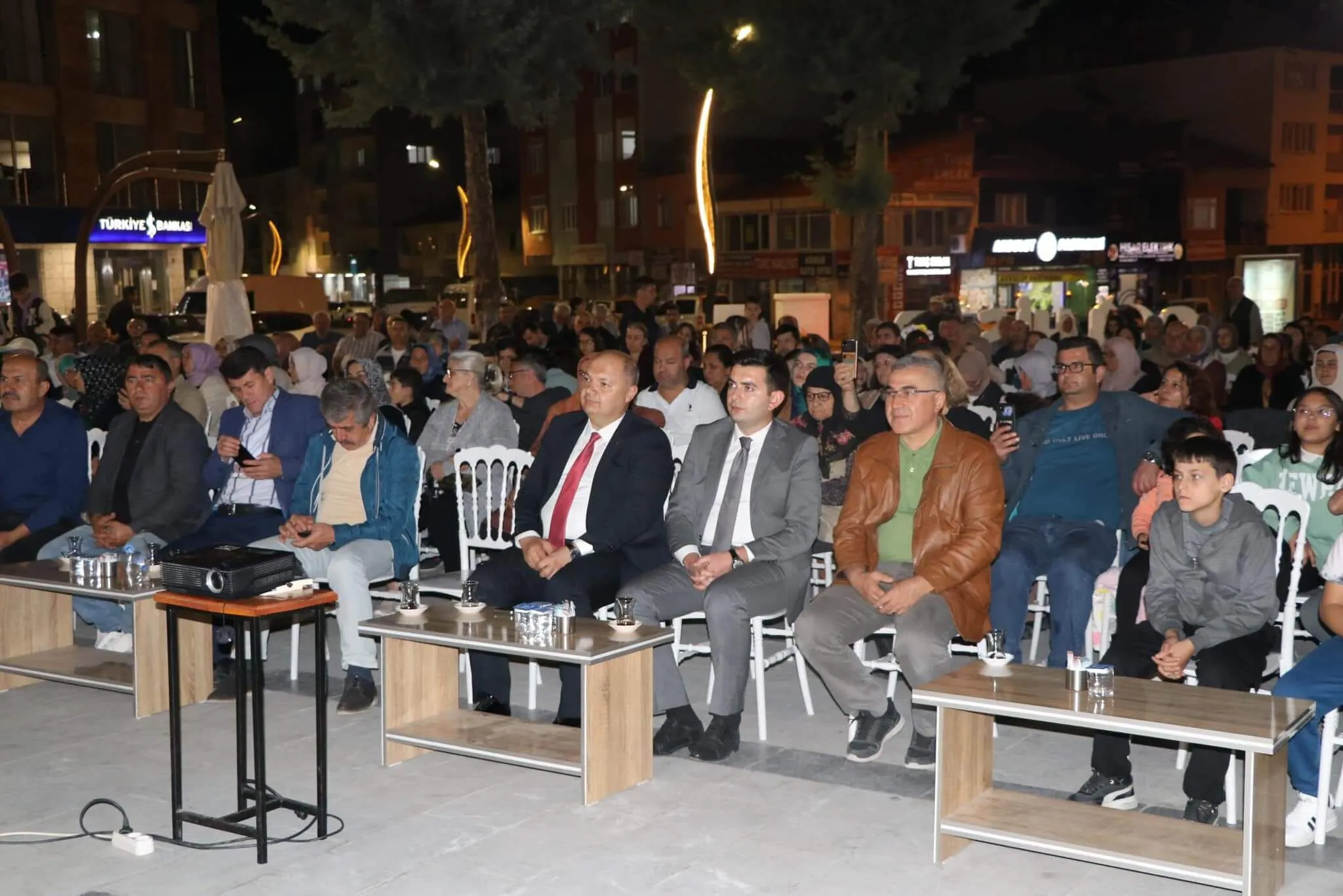 Golhisarda Kum Sanati Ve Siirle Buyuleyen Gece