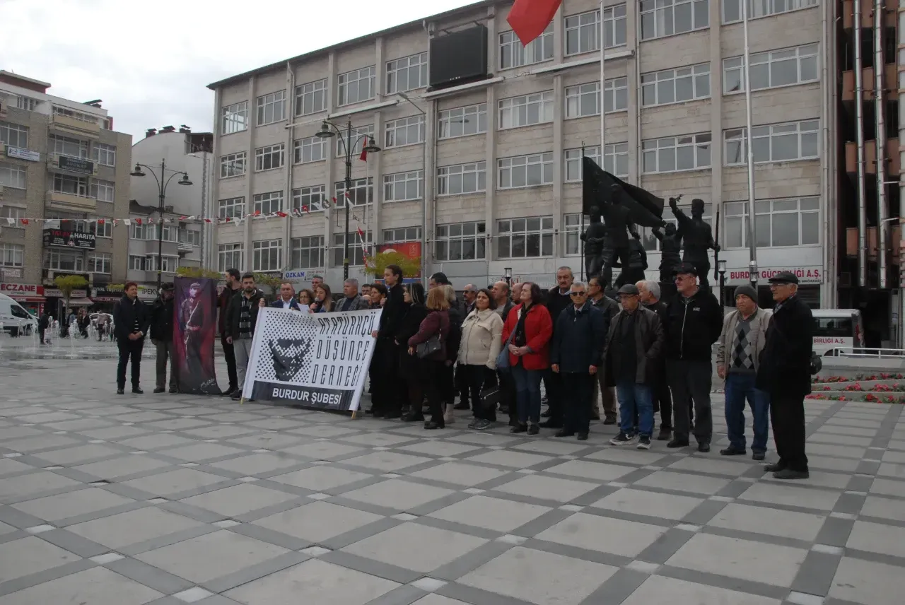 Add Teğmenler İçin Meydana İndi Mustafa Kemal In Askerleriyiz 1