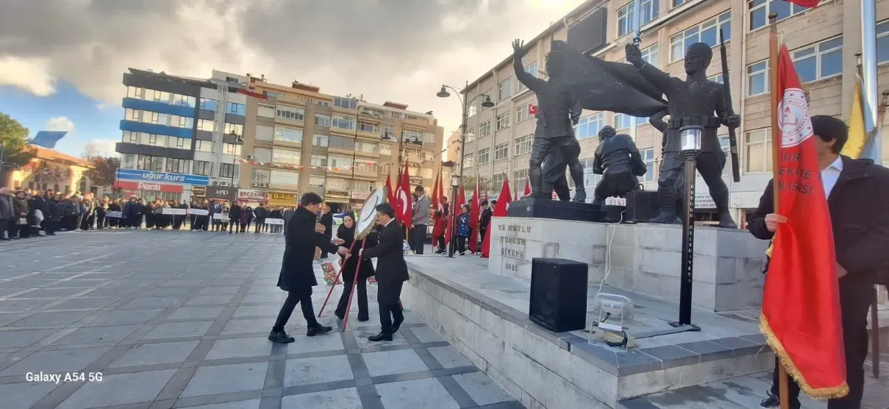 Cumhuriyet Meydanı’nda 24 Kasım Öğretmenler Günü Coşkusu 1