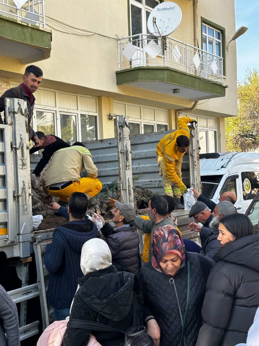 Geleceğe Nefes! Vatandaşlara 5 Bin Fidan Dağıtıldı 1