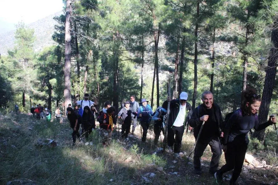 Makü'den Doğaseverlere Kasnak Meşesi'nde Trekking Keyfi Kapak