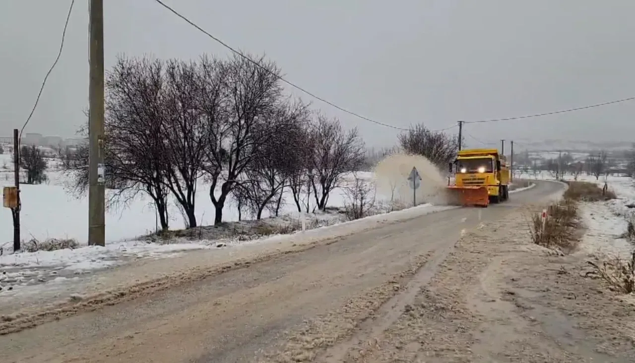 Burdur’da Karla Mücadele Ekipleri Sahada! 1