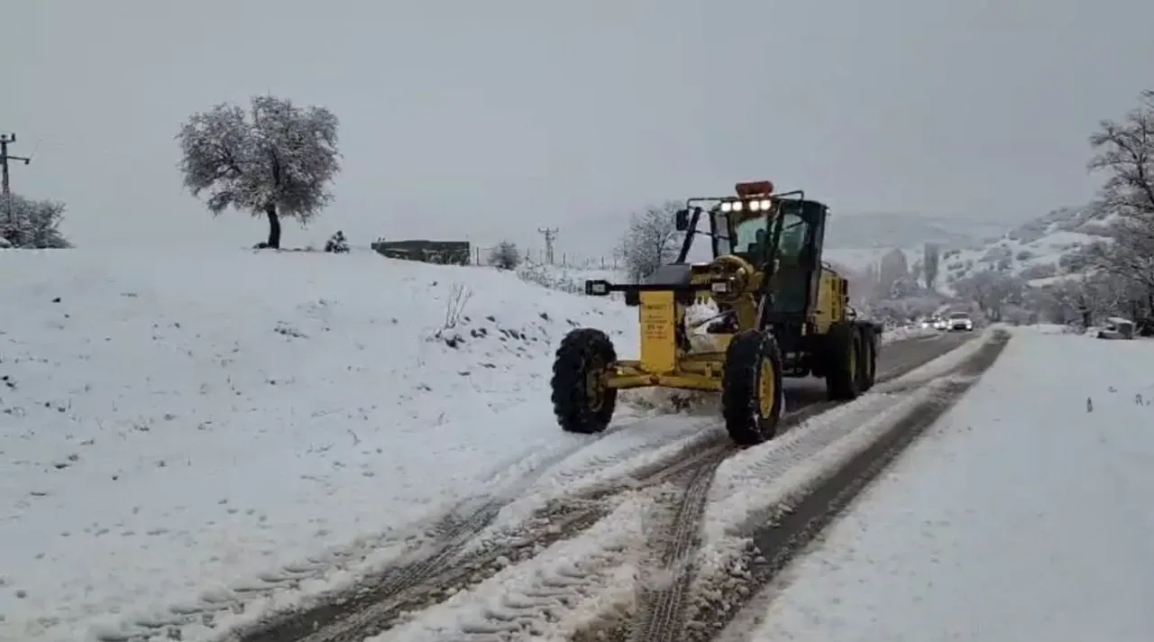 Burdur’da Karla Mücadele Ekipleri Sahada! 2