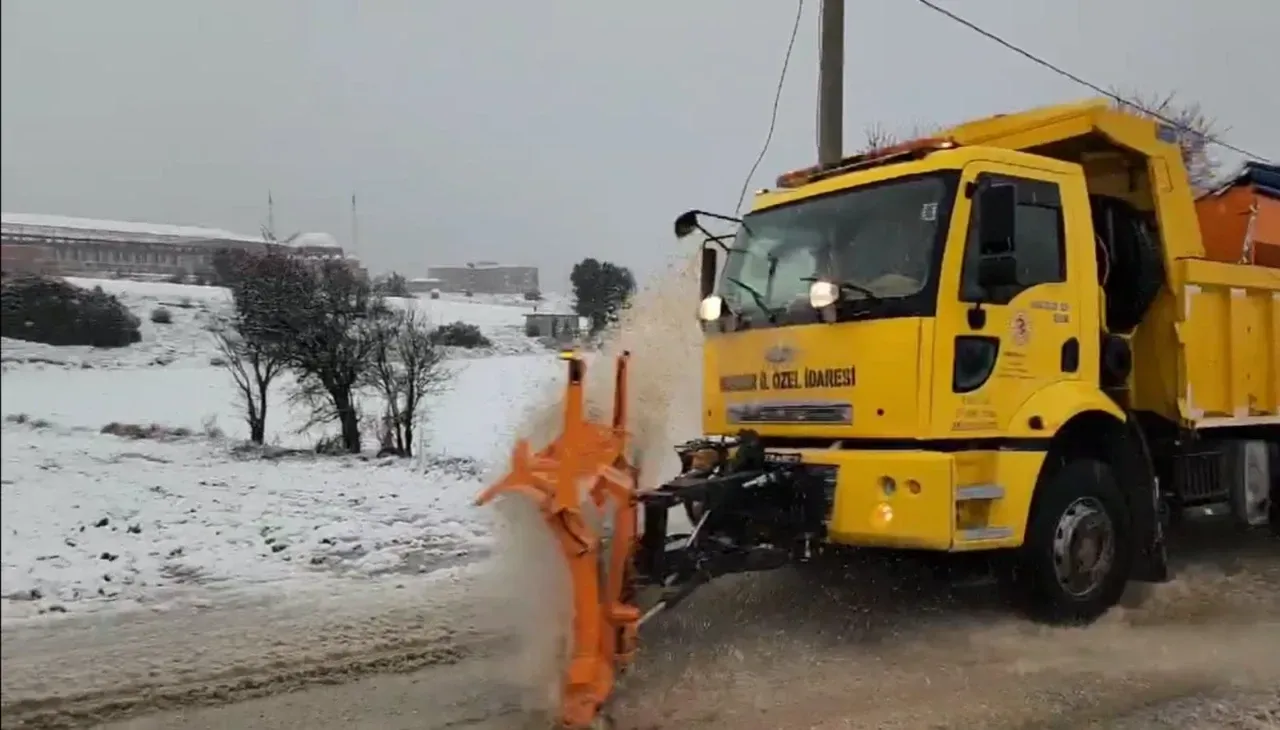 Burdur’da Karla Mücadele Ekipleri Sahada! 3