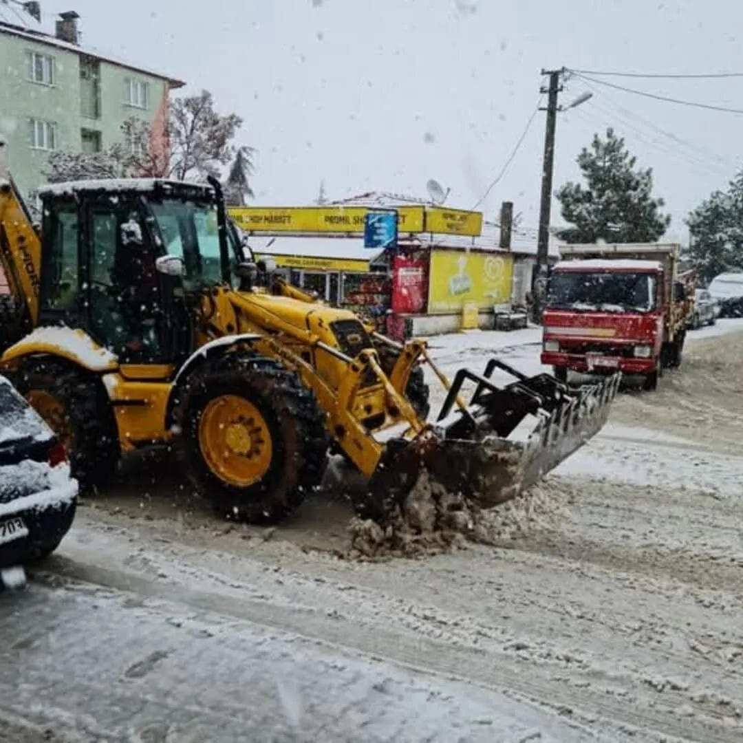 Kar Yağışı Yeşilovayı Sevindirdi Salda Gölü Eşsiz Güzelliğiyle Bekliyor 3