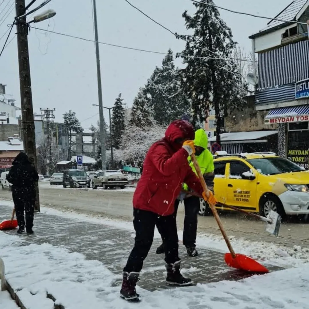 Kar Yağışı Yeşilovayı Sevindirdi Salda Gölü Eşsiz Güzelliğiyle Bekliyor 4