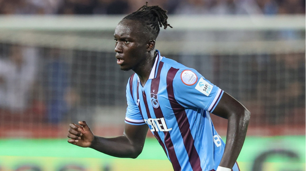 Trabzonspor’un yıldızı Batista Mendy, Antalyaspor maçındaki performansıyla L'Equipe’in haftanın 11’ine seçildi.